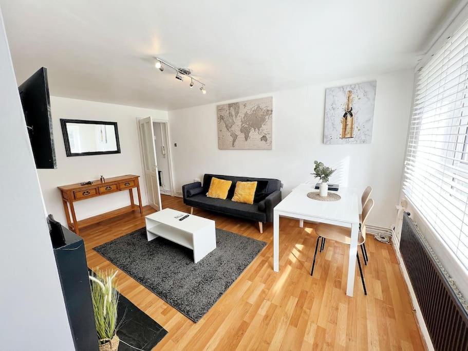 Cosy Croydon Apt Sleeps 5 Exterior photo